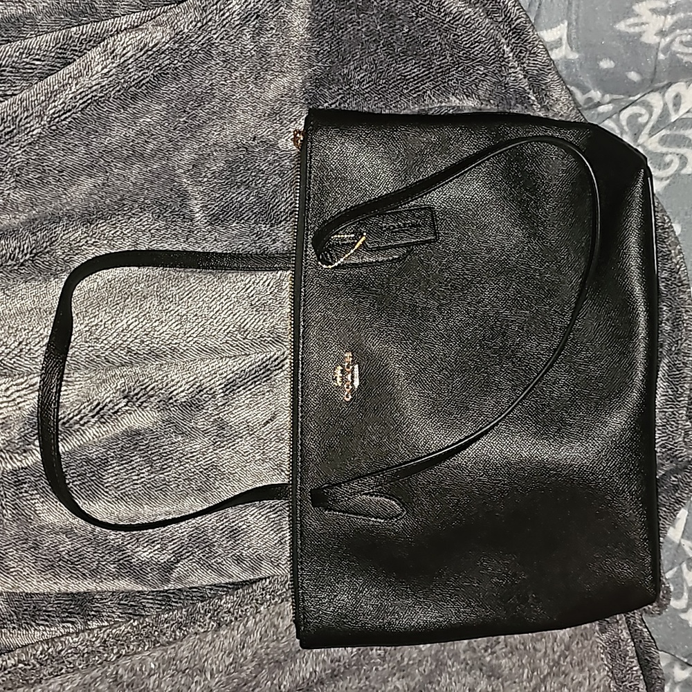 Coach tote, great condition! Gen leather.